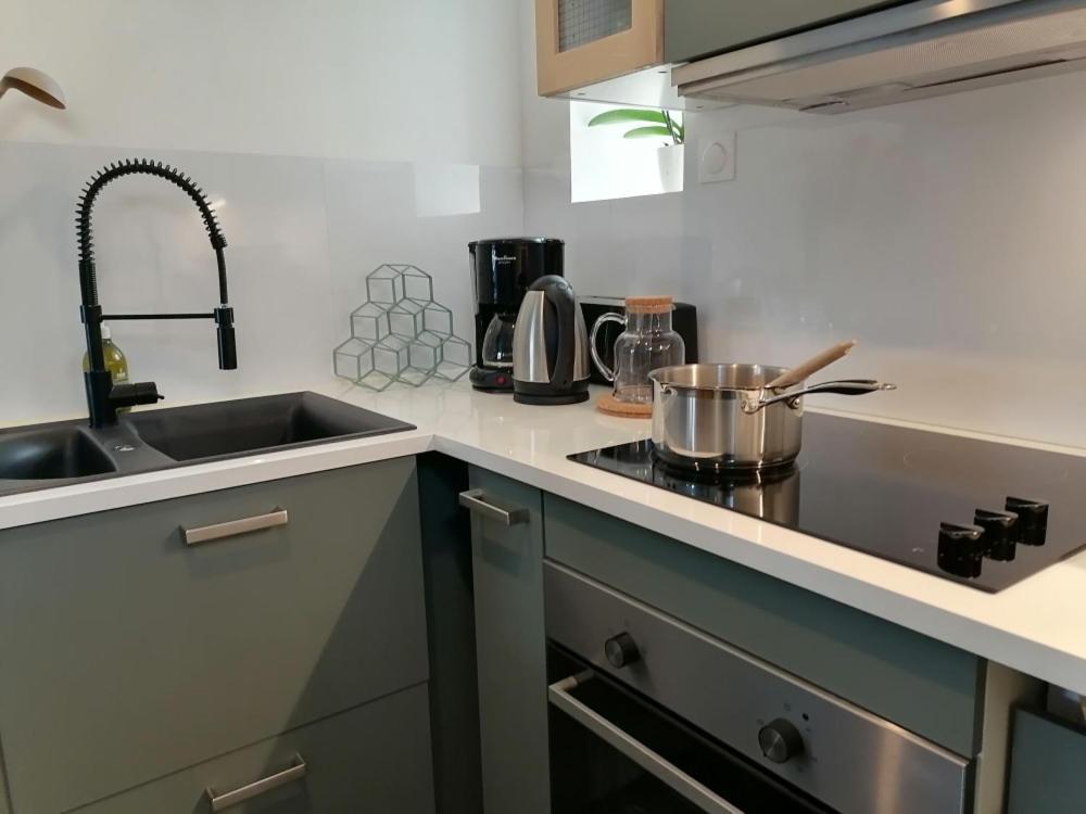 Gite La Maison La Saint-Aubin-d'Aubigne ภายนอก รูปภาพ